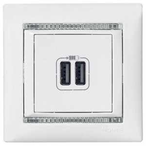 Розетка USB двойная Legrand Valena 240V/5V 2400mA алюминий 770270