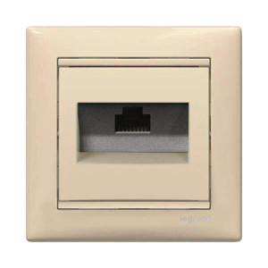 Розетка компьютерная RJ45 Legrand Valena 5e кат UTP с захватами белая 774230