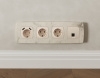 Комплект механизма компьютерной розетки Ambrella Volt RJ-45 (8P8C) CAT6A экранированной с автоматической защитной шторкой OMEGA MO332005 Бежевый матовый QUANT (OP3320, VM185)