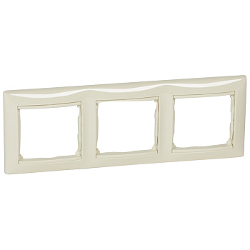 Рамка трехместная Legrand Valena Classic 695633
